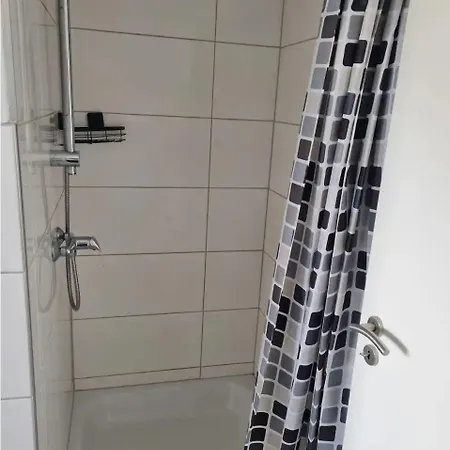 Gaestezimmer Rauw Gemeinschaftbad Und Kueche * سينت فيث