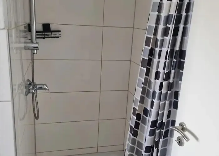 Gaestezimmer Rauw Gemeinschaftbad Und Kueche * St. Vith